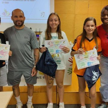 Nuestra codirectora Maria Bernabeu inaugura el museo del deporte del IES Misteri d’Elx