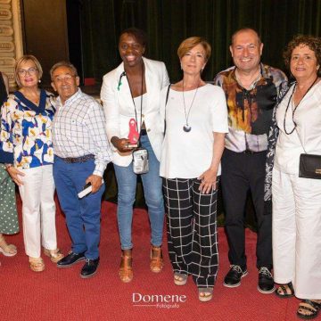 La Fundación Juan Perán – Pikolinos recoge un reconocimiento en la gala de 25 aniversario de AMACMEC.